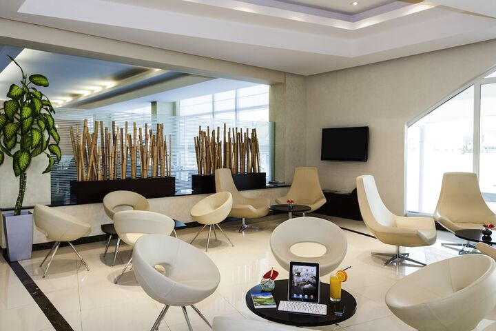Entrance & Lobby