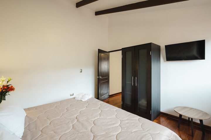 Room 40 of 176
