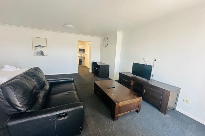 Room 11 of 33
