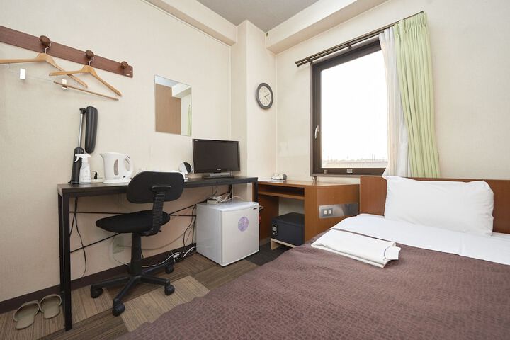 Room 10 of 27