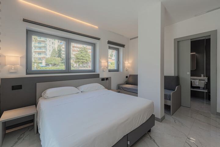 Room 28 of 68