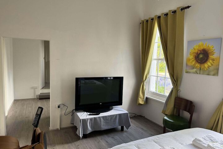 Room 25 of 43