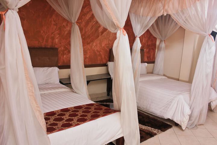 Room 9 of 26