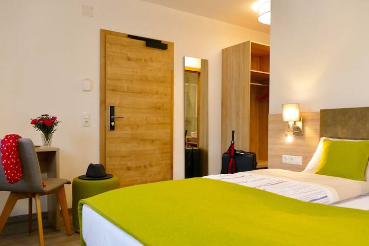 Room 11 of 25