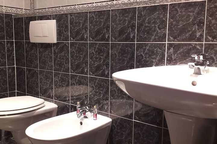 Room 11 of 25