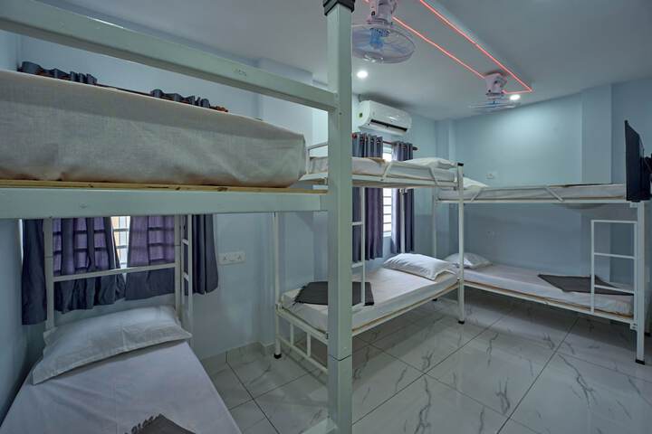 Room 9 of 25