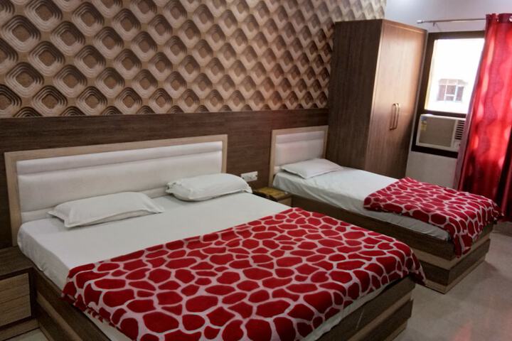 Room 3 of 35