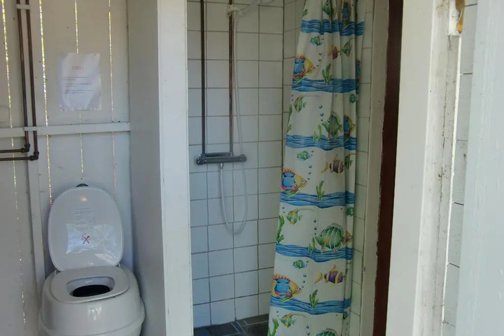 Room 5 of 10