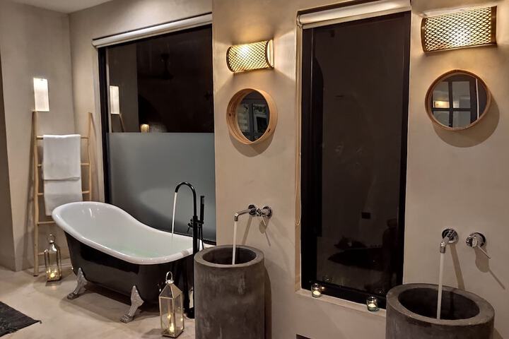 Room 13 of 26