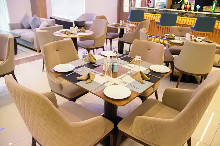 Dining 26 of 46