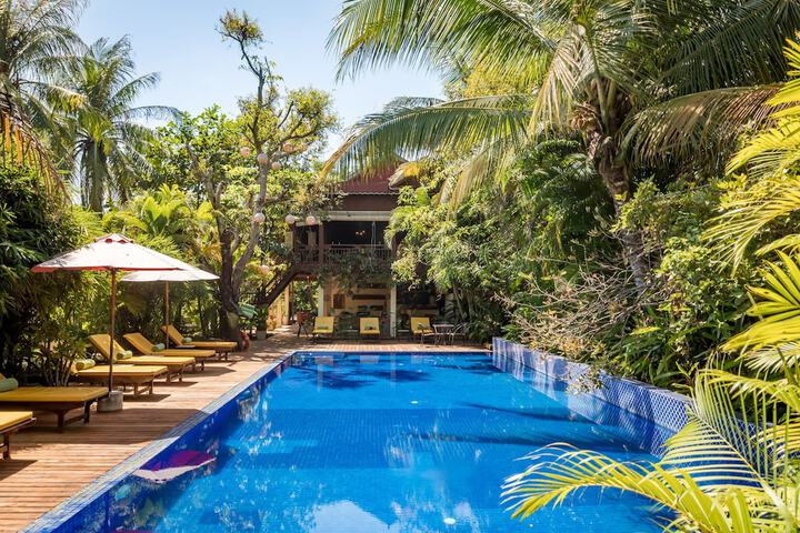 Pool Hotel