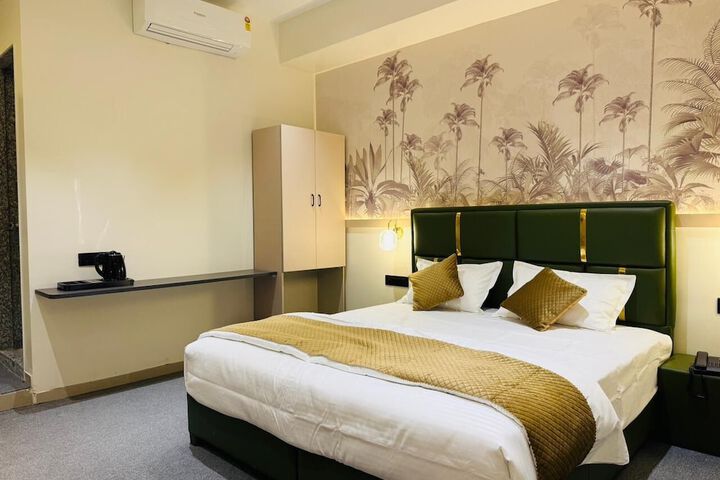Room 12 of 27