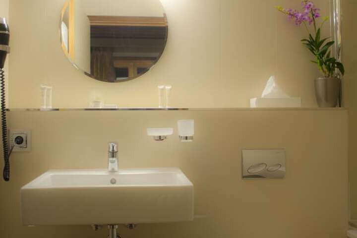 Room 29 of 64