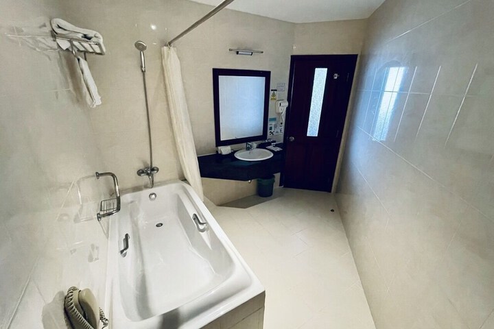 Room 28 of 50