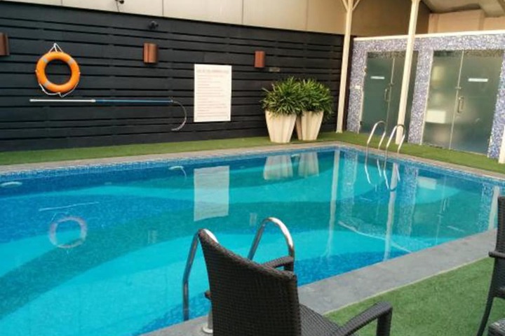 Hotel Pool