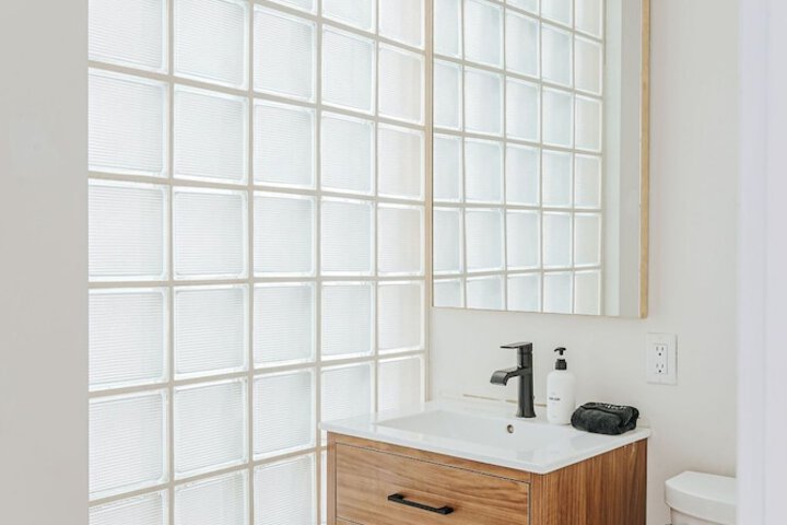 Room 8 of 32