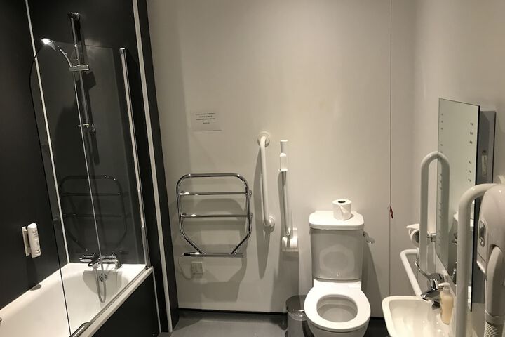 Room 26 of 38
