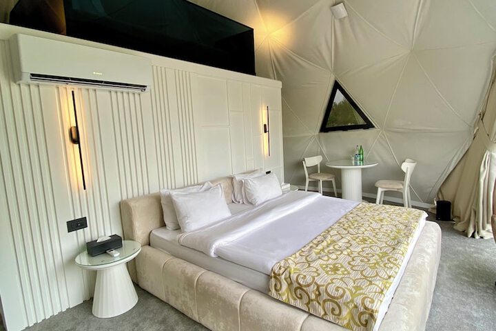 Room 16 of 111