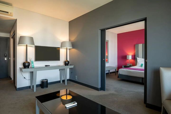Room 15 of 53