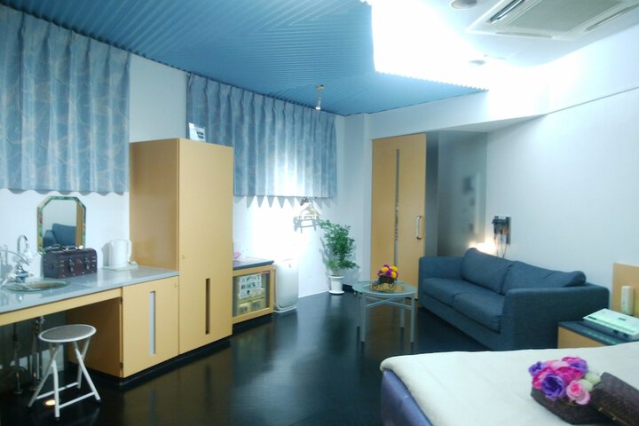Room 4 of 15