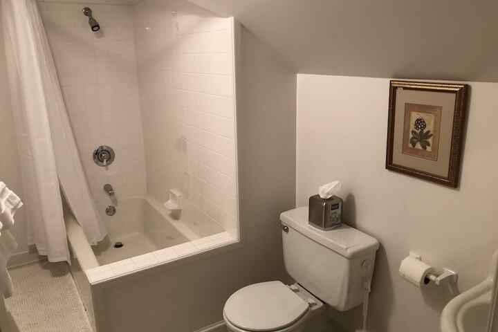 Room 32 of 71