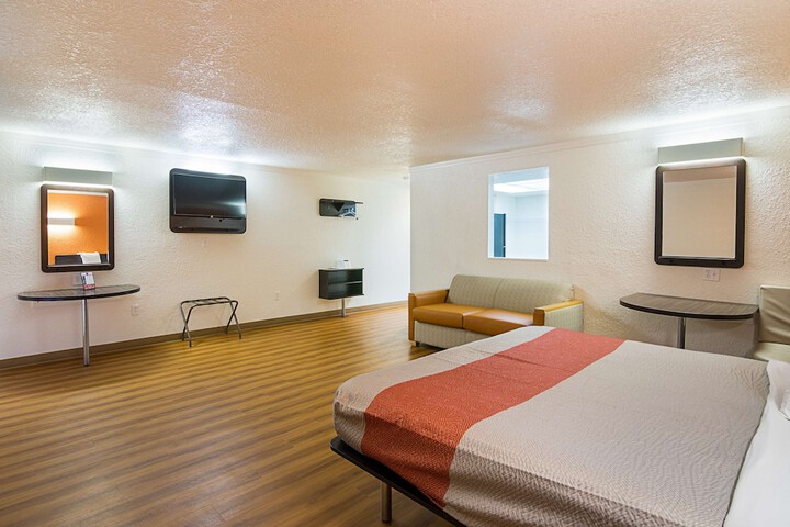 Room 11 of 29