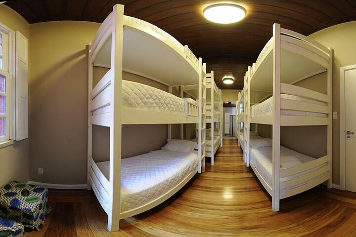 Room 8 of 40