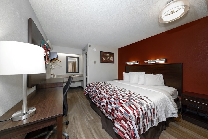 1 King Bed (18 of 19)