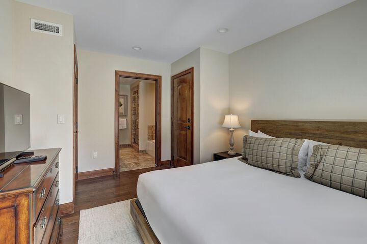 Room 71 of 569