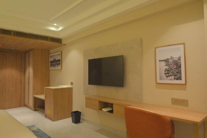 Room 5 of 6