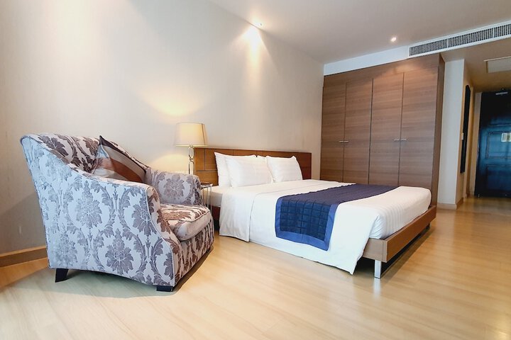 Room 27 of 103