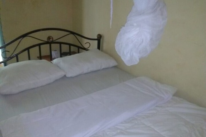 Room 5 of 17