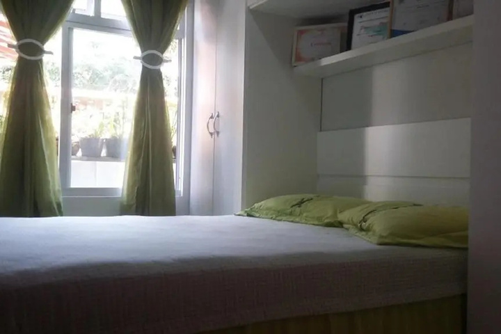 Room 4 of 10