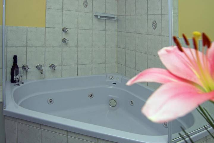 Room 6 of 25