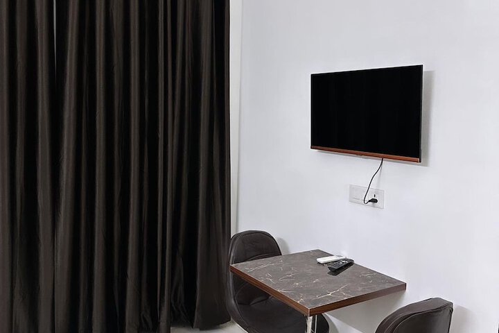 Room 2 of 7