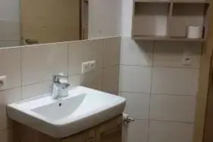 Room 4 of 11