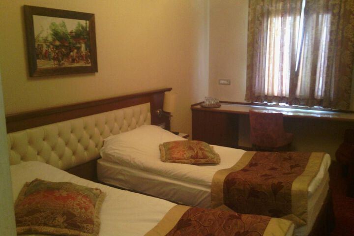 Room 12 of 33