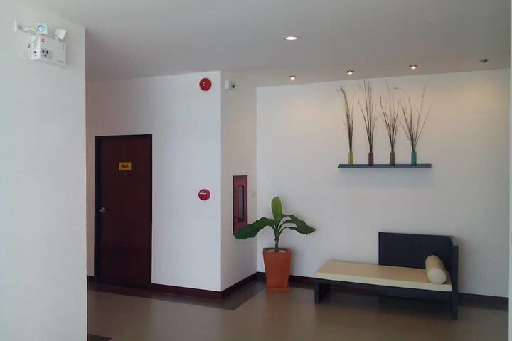 Ballroom/Hall 32 of 45