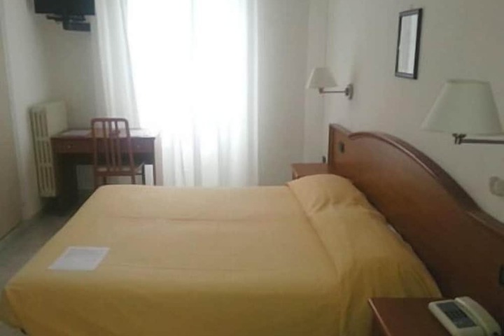 Room 12 of 38