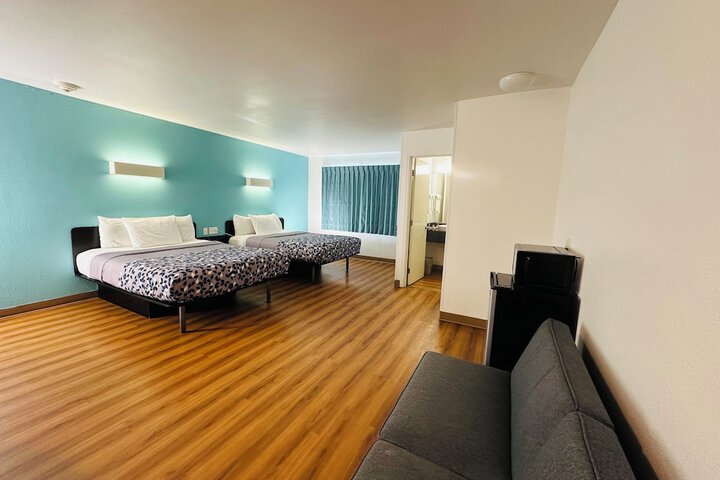 Room 8 of 25