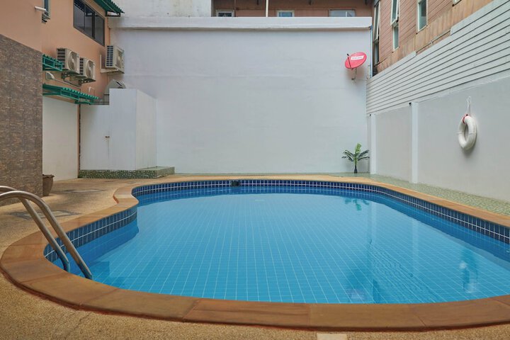 Pool 108 of 136