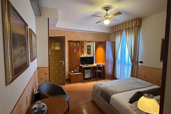 Room 20 of 46