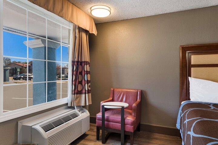 1 Double Bed Accessible (7 of 18)