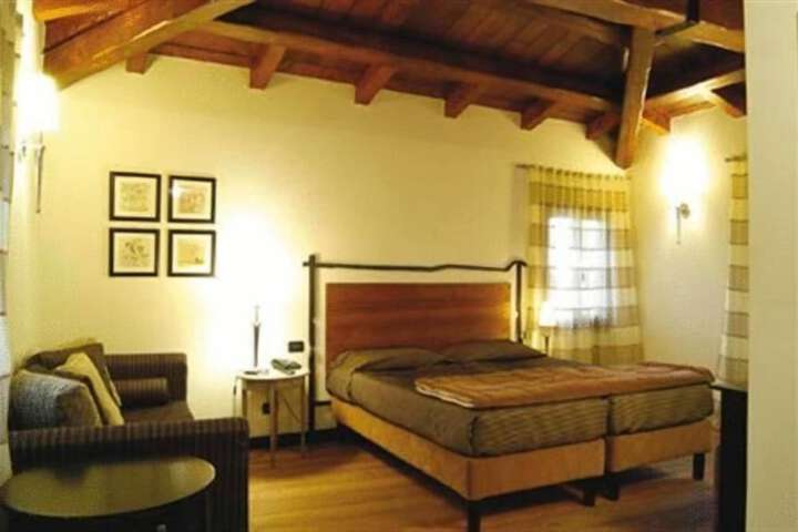 Room 6 of 55