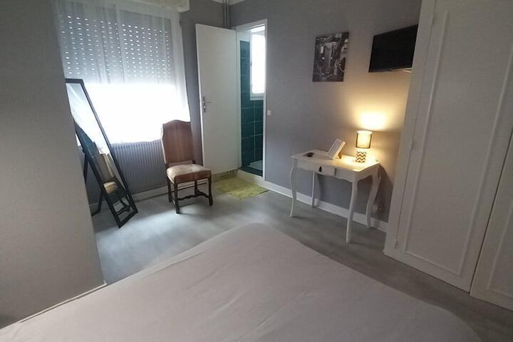 Room 11 of 30