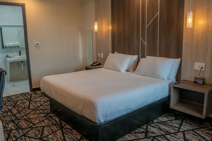 Room 2 of 33