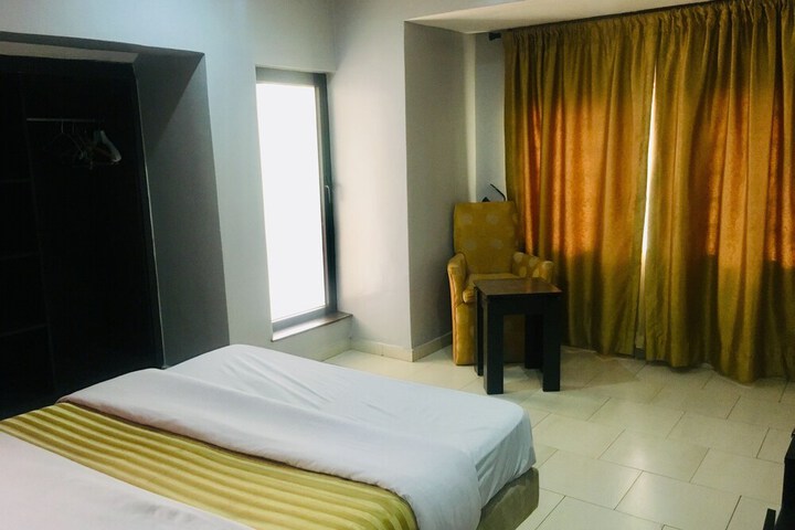 Room 12 of 37