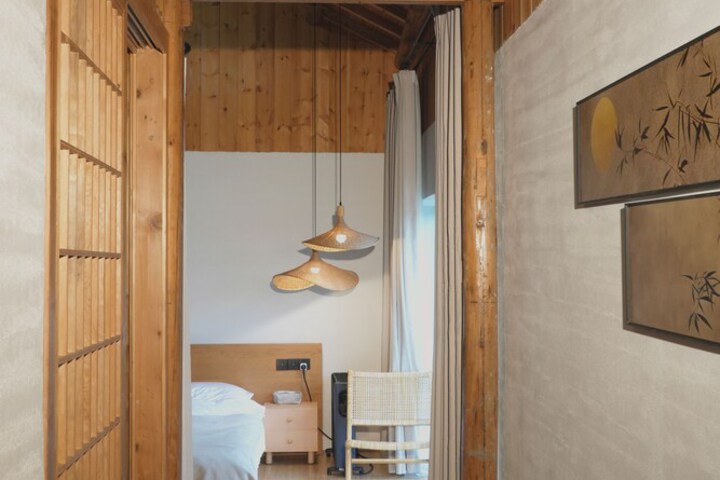 Room 10 of 80