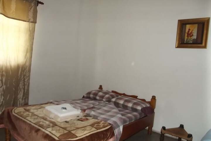 Room 4 of 18