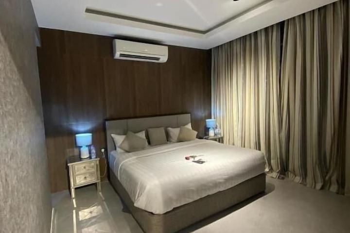 Room 7 of 85